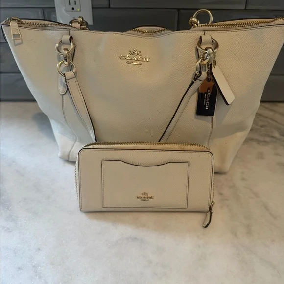 Coach Ava tote and matching wallet - Picture 14 of 17